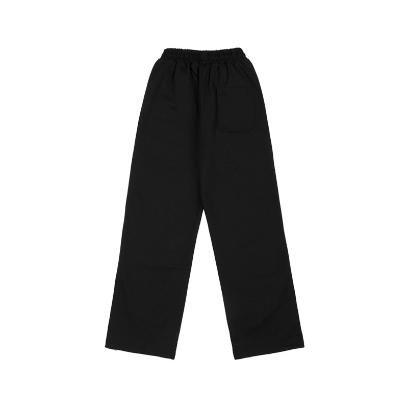Quần Essential Sweatpants Soap Studio màu đen kiểu dáng unisex nam nữ