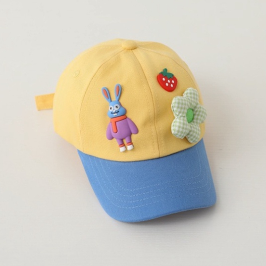 Mũ trẻ em , nón lưỡi trai vải cotton thời thượng đính sticker gấu dâu kèm hoa nổi và thỏ xinh xắn