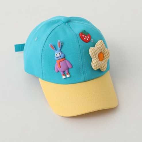 Mũ trẻ em , nón lưỡi trai vải cotton thời thượng đính sticker gấu dâu kèm hoa nổi và thỏ xinh xắn