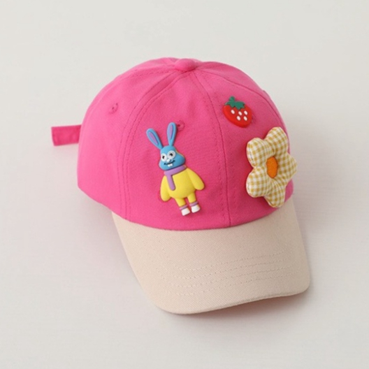 Mũ trẻ em , nón lưỡi trai vải cotton thời thượng đính sticker gấu dâu kèm hoa nổi và thỏ xinh xắn