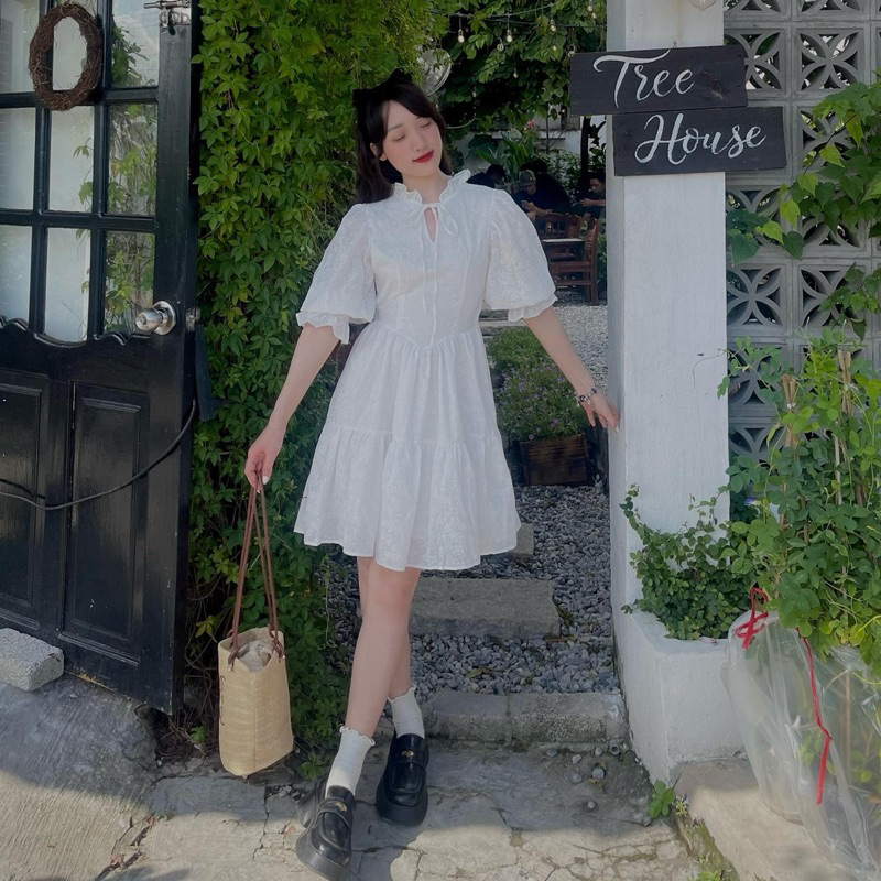 VÁY TRẮNG THẮT NƠ LƯNG