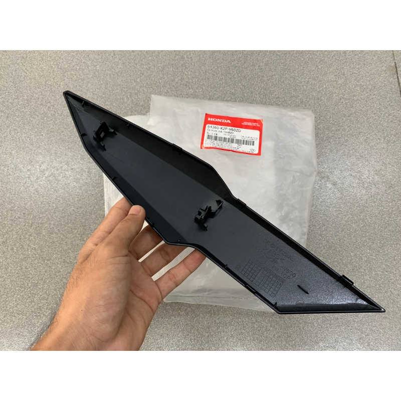 Ốp nạ Winner X V3 Đen Bóng Ánh Xanh NHB25 Trái xe Đen