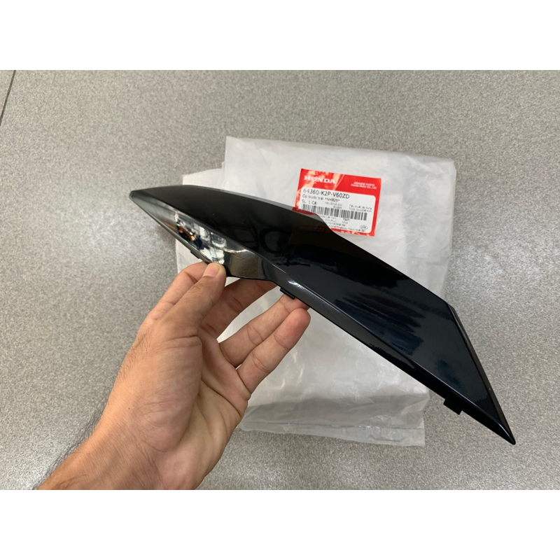 Ốp nạ Winner X V3 Đen Bóng Ánh Xanh NHB25 Trái xe Đen