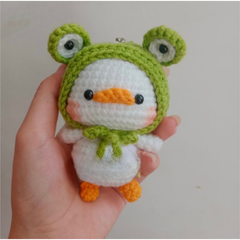 Móc khoá vịt con đội mũ ếch handmade bằng len, dệt kim, đan tay, làm quà tặng trang trí đáng yêu