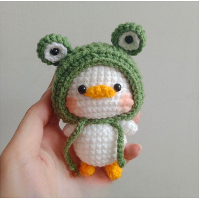 Móc khoá vịt con đội mũ ếch handmade bằng len, dệt kim, đan tay, làm quà tặng trang trí đáng yêu