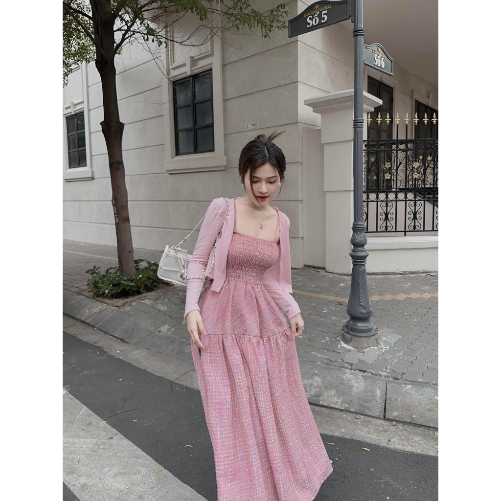 Đầm váy nữ 2 dây dập ly ngực xòe mix áo khoác ngoài với tone màu hồng nhẹ nhàng, xinh xắn
