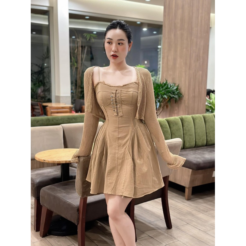 SET ĐẦM 2 DÂY ĐAN NGỰC KIM TÂY XOÈ XẾP LY + ÁO CROPTOP KHOÁC NÂU