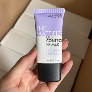 Kem Lót Kiềm Dầu, Se Khít Lỗ Chân Lông Catrice Prime And Fine Base Keep Me Matt 30ml