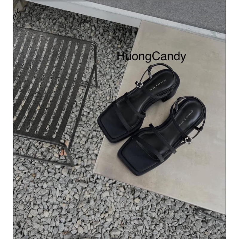 Sandal dây đen gót vuông CK