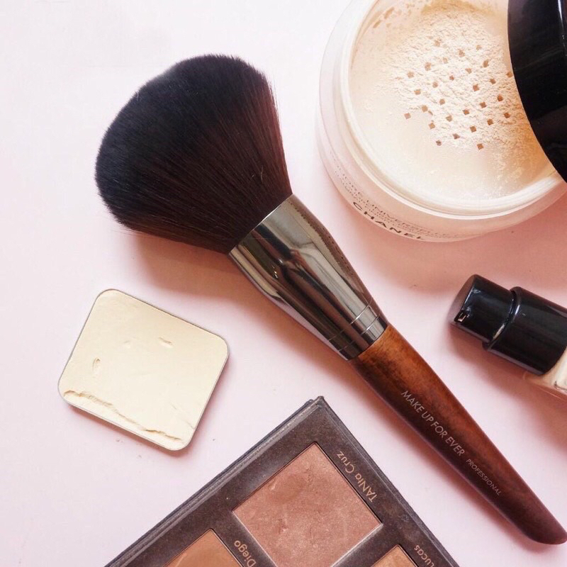 Cọ phấn phủ má hồng dạng to Makeup Forever 130