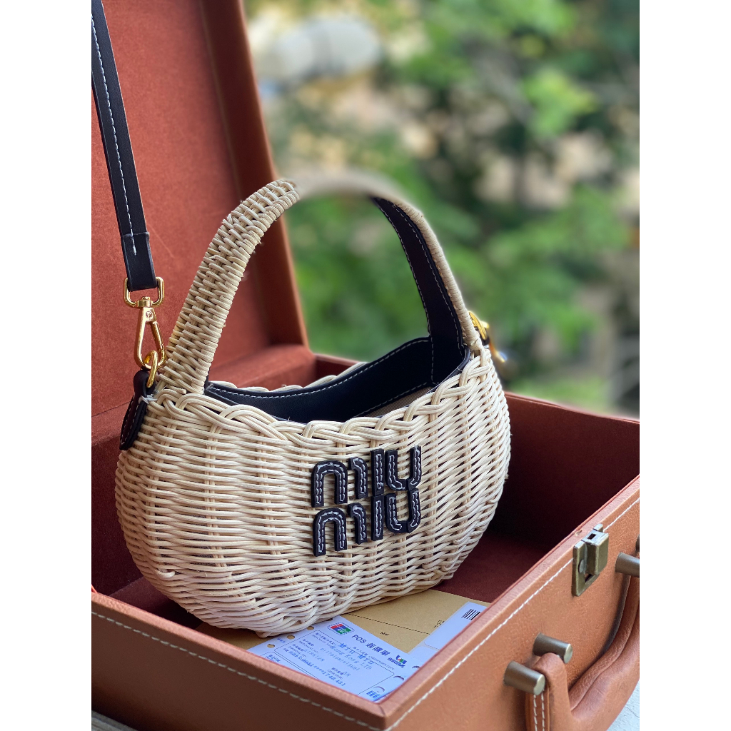 Túi cói quai xách nữ MIU MIU