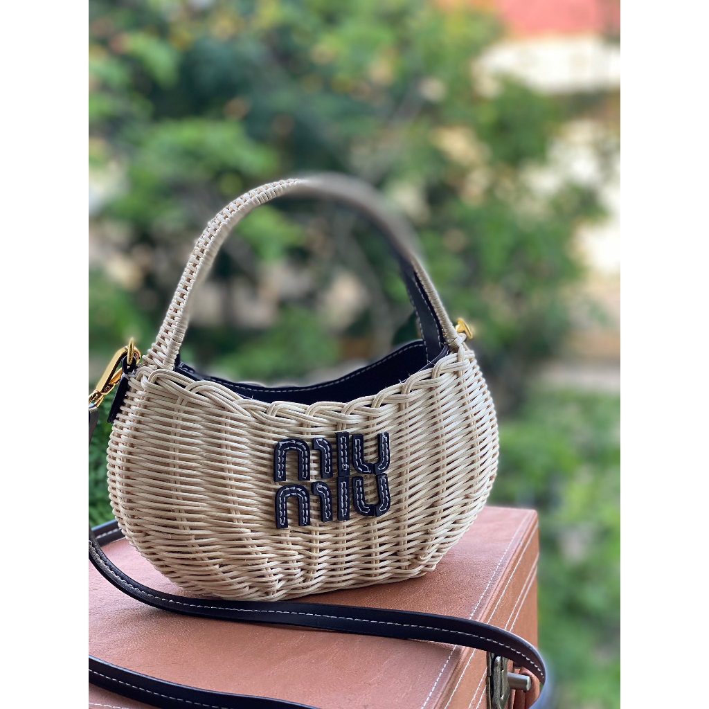 Túi cói quai xách nữ MIU MIU