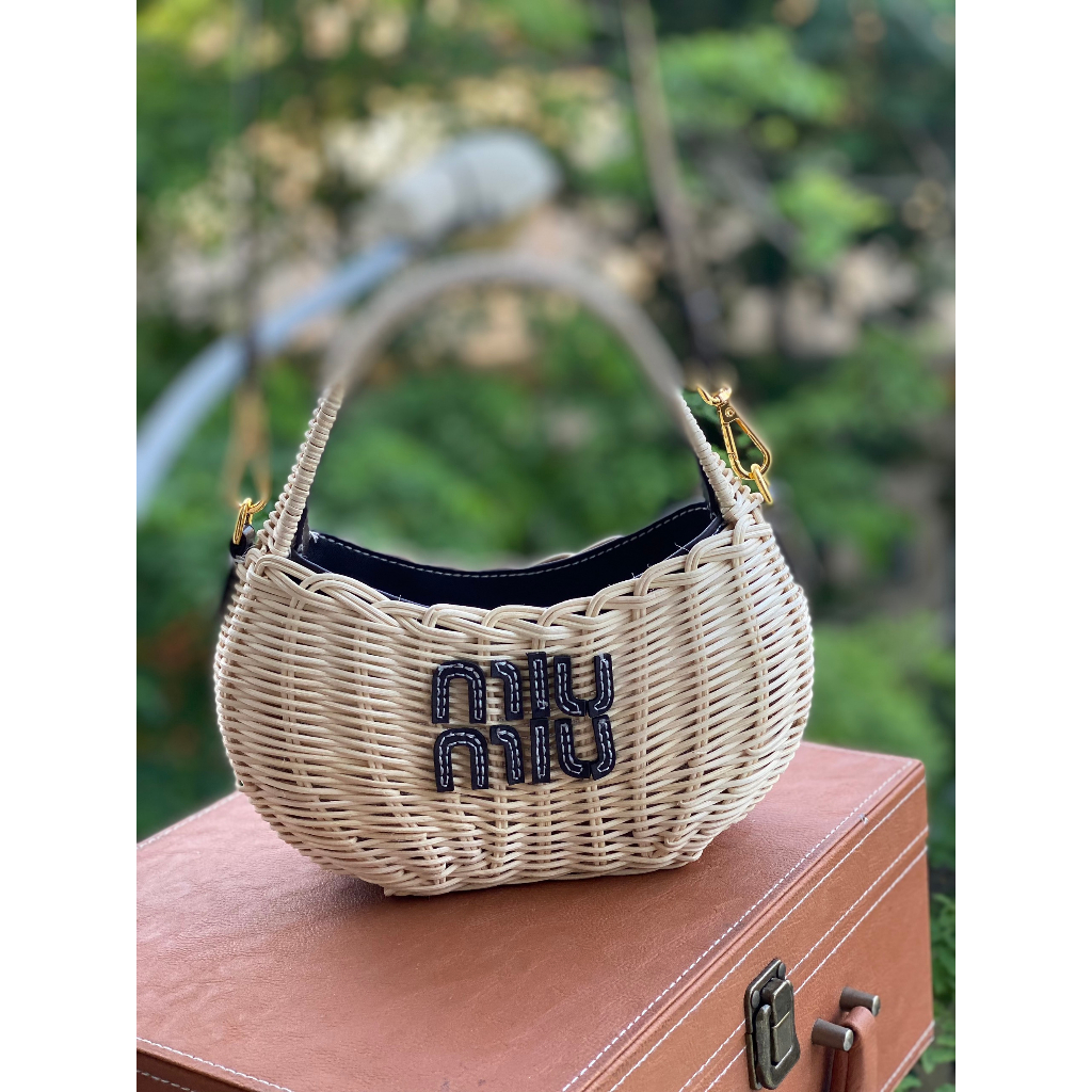 Túi cói quai xách nữ MIU MIU
