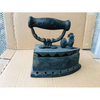 BÀN ỦI CON GÀ CŨ DÀY NẶNG