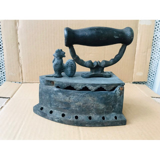 BÀN ỦI CON GÀ CŨ DÀY NẶNG