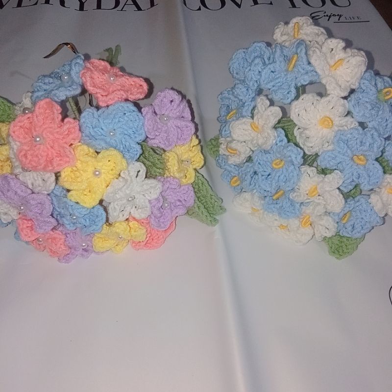 Bó hoa lưu ly dễ thương thường dùng làm quà tặng, trang trí có gói sẵn bằng len