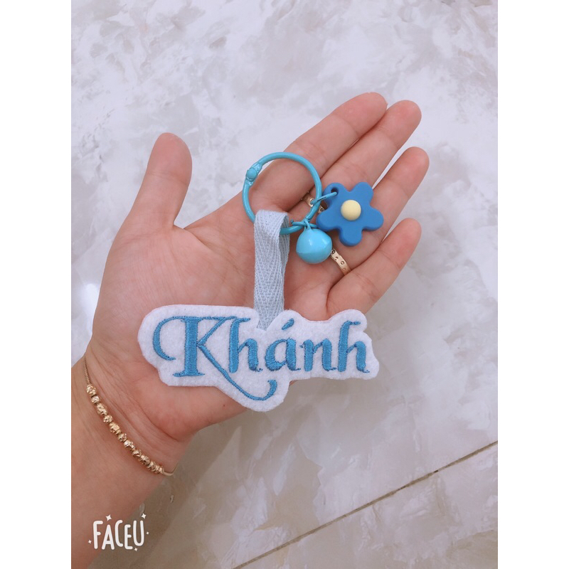 Móc khoá thêu tên cho bé
