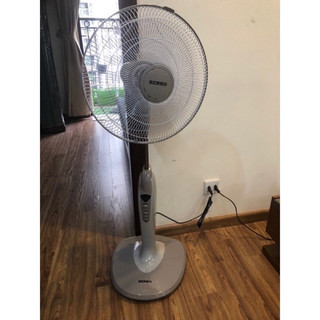 Quạt đứng có đèn Senko DD1602