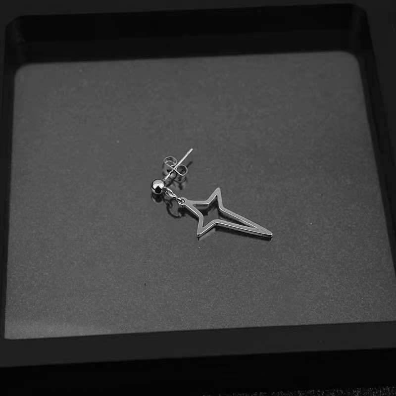 Khuyên tai tròn hình ngôi sao thép titan không gỉ