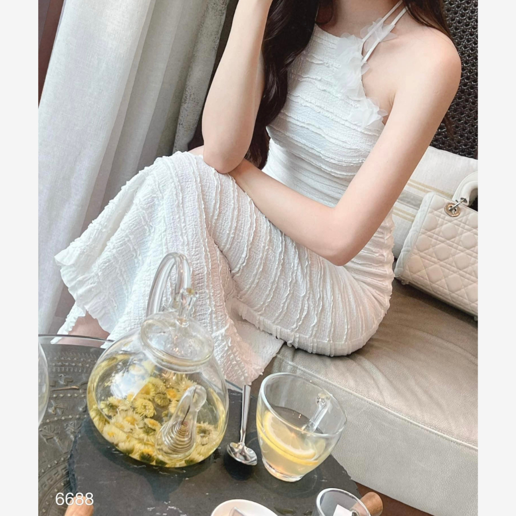 Đầm Body Ren Sọc Cổ Yếm 2 Màu Đen Trắng D0794