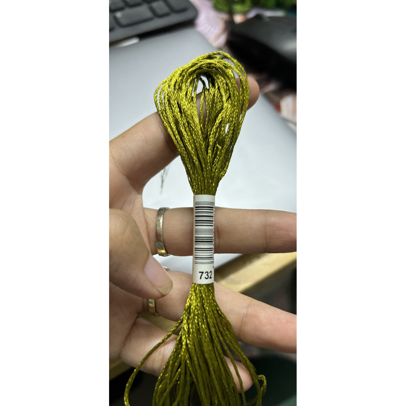 Chỉ lụa thêu tranh chữ thập