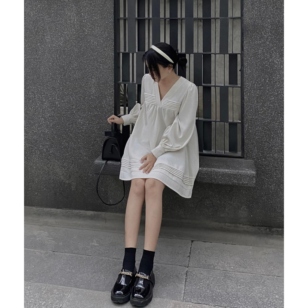 Đầm babydoll dài tay cổ V dáng ngắn 2 màu đen và trắng
