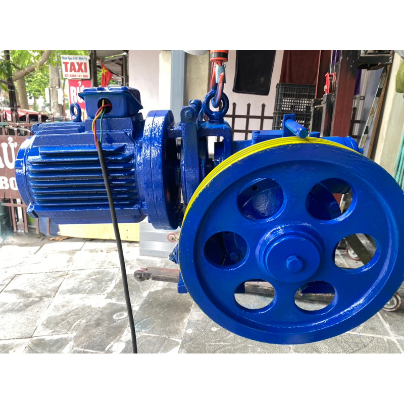 Máy kéo thang hàng