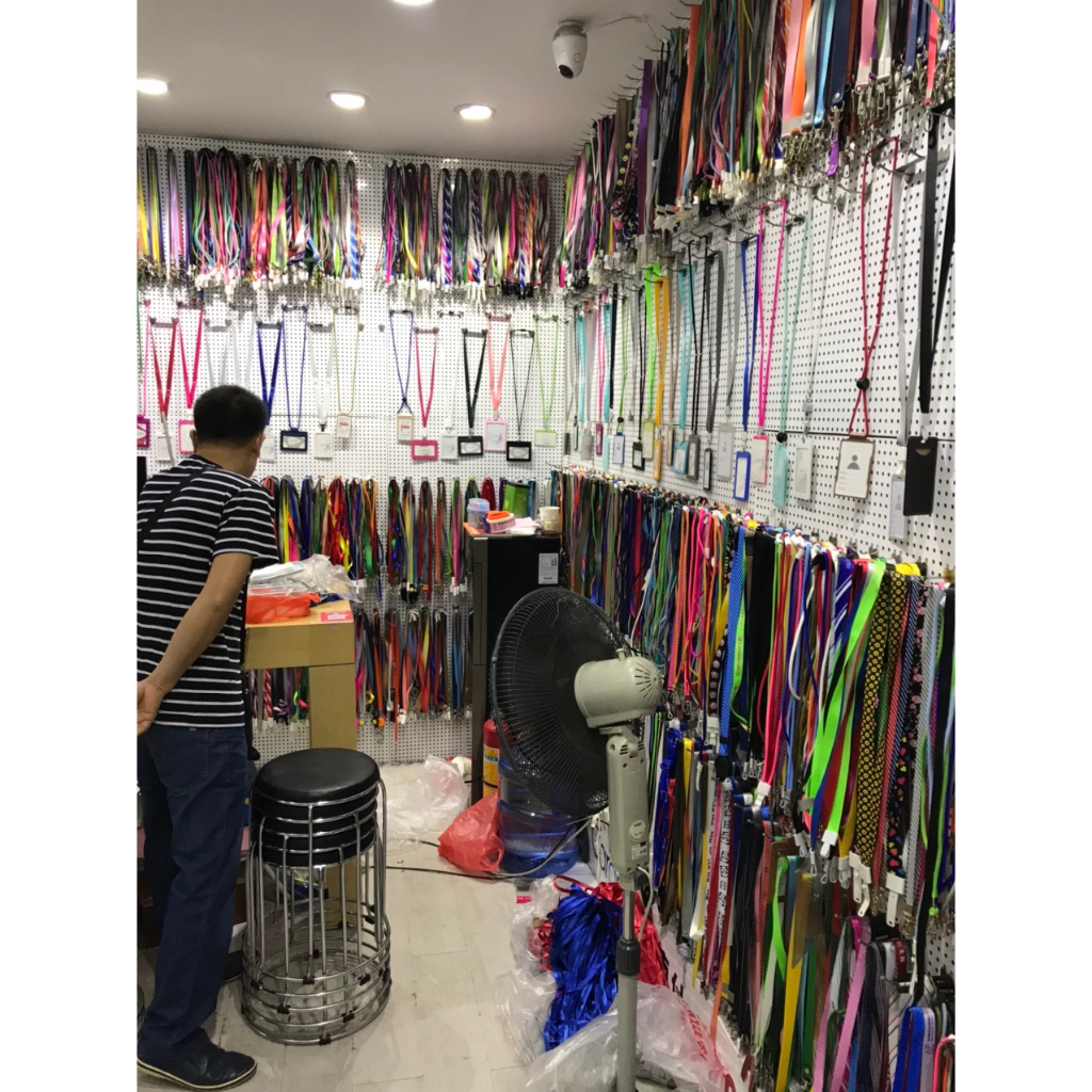 XƯỞNG SẢN XUẤT DÂY ĐEO THẺ LỤA 2 MÓC SẮT- DÂY ĐEO THẺ NHÂN VIÊN 2 ĐẦU MÓC 1CM - Thẻ nhựa, in dây