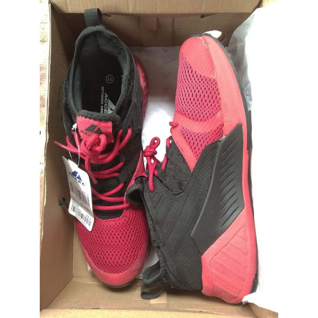 Giày thể thao Accel màu đen đỏ size 11 UK