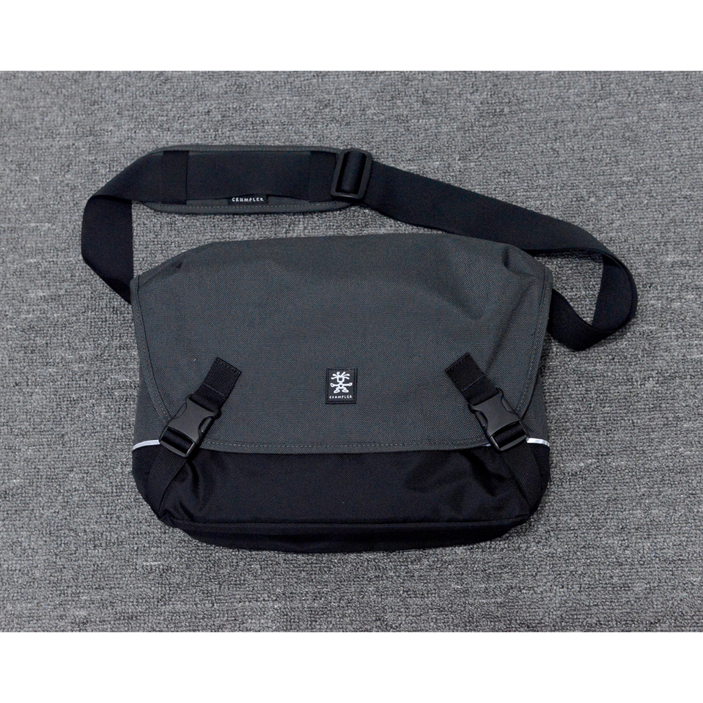 Crumpler Proper Roady 7500 có ngăn iPad