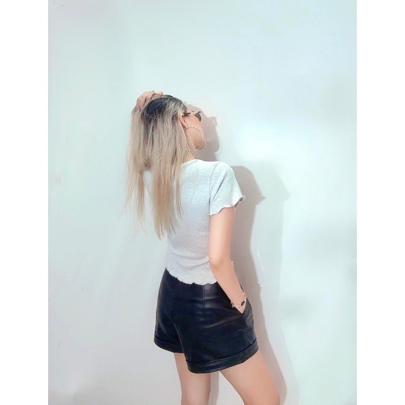 Áo croptop cổ tròn xoăn lai thun po gân xám in con báo,hoa,hình bướm