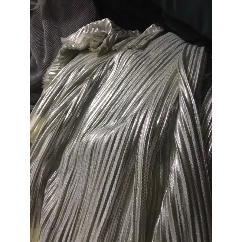 Vải Voan Dập Ly Tăm Màu Bạc Nhũ Ánh Bạc, Mềm Rũ Co Giãn -Khổ 1m5-may đầm kiểu váy dạ hội thời trang