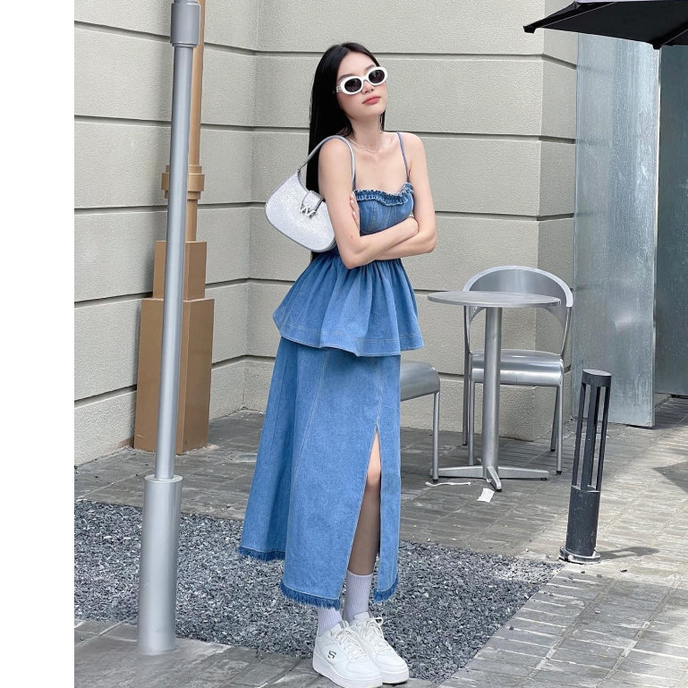 Set Jean Áo 2 Dây Nhún Viền Ngực Và Chân Váy Dài Xẻ Tà