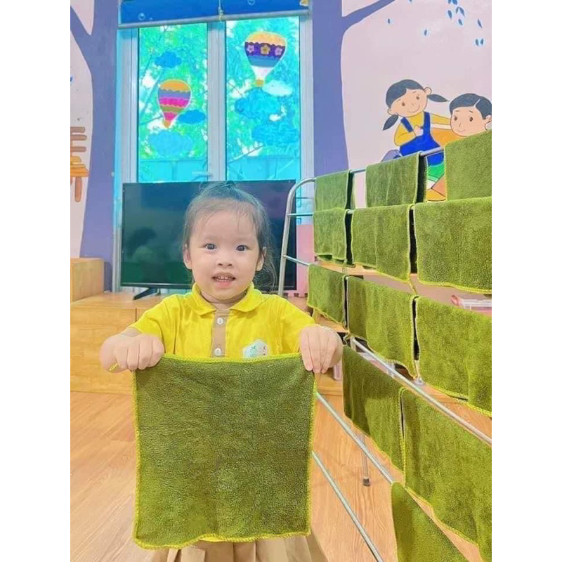 Khăn mầm non có móc treo cho bé dày mịn