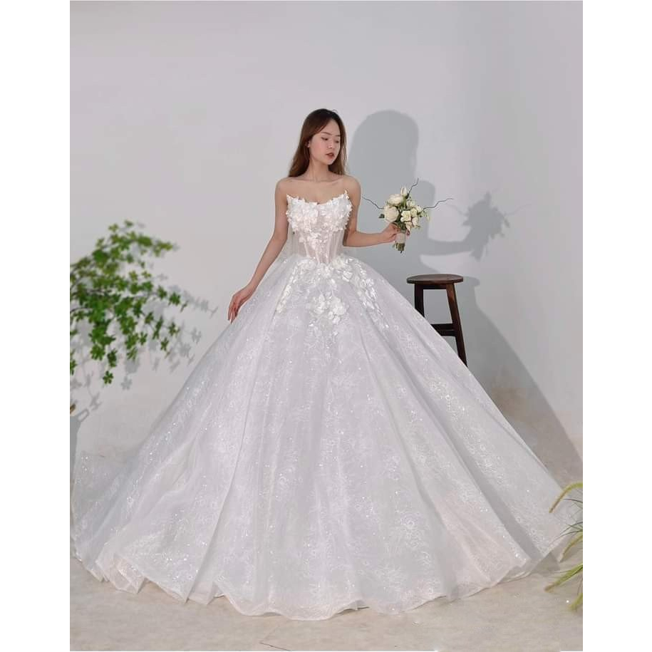 Váy cưới kèm hoa nổi hàng thiết kế cao cấp dịu dàng, duyên dáng