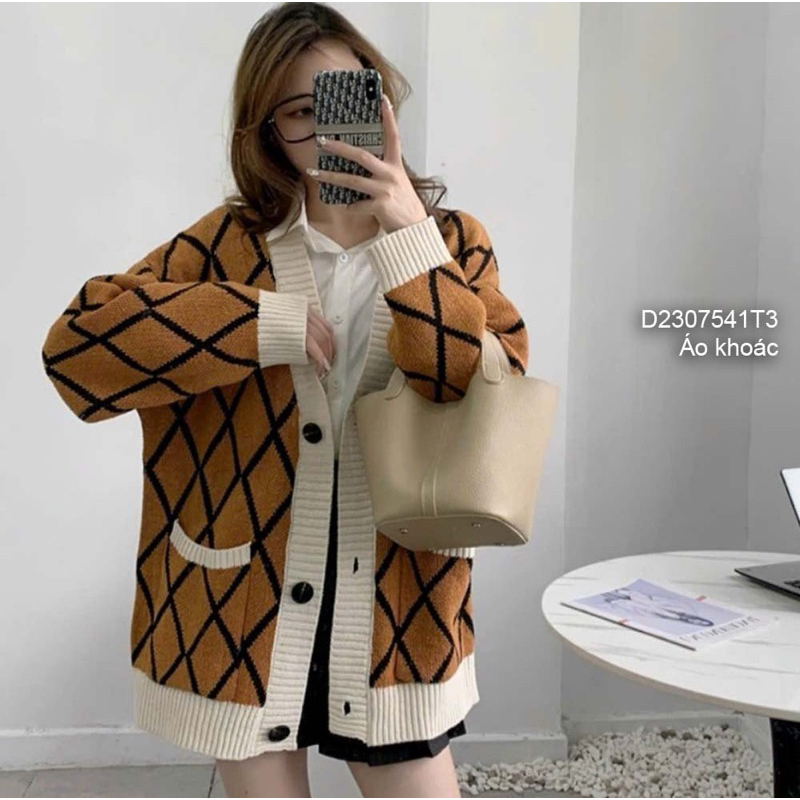 Áo khoác len cổ tim phối viền họa tiết caro sang trọng VIENS STORE