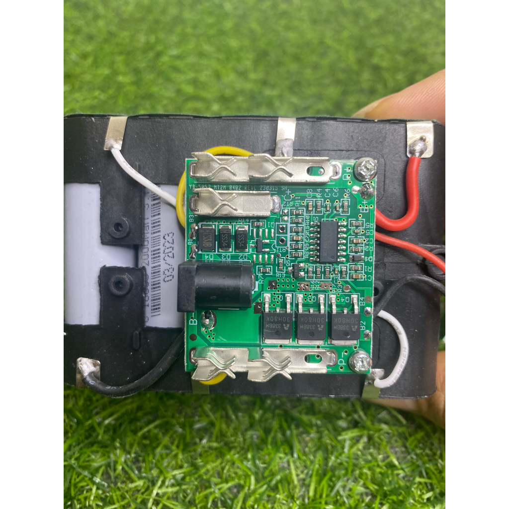 Pin MAKITA 15 Cell  xám có đèn báo pin Bảo Hành 6 Tháng