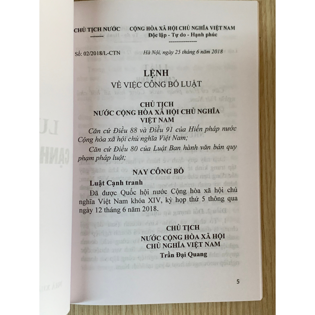 Sách - Luật Cạnh Tranh bìa mềm