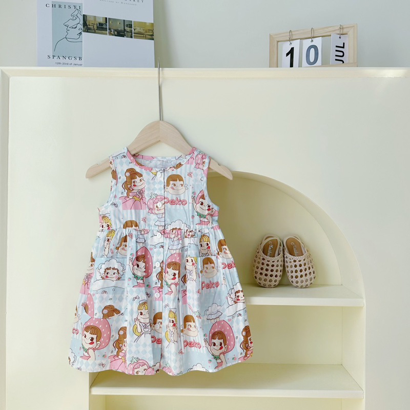 Váy sát nách cổ tròn khuy trước hoạ tiết đáng yêu cho bé gái