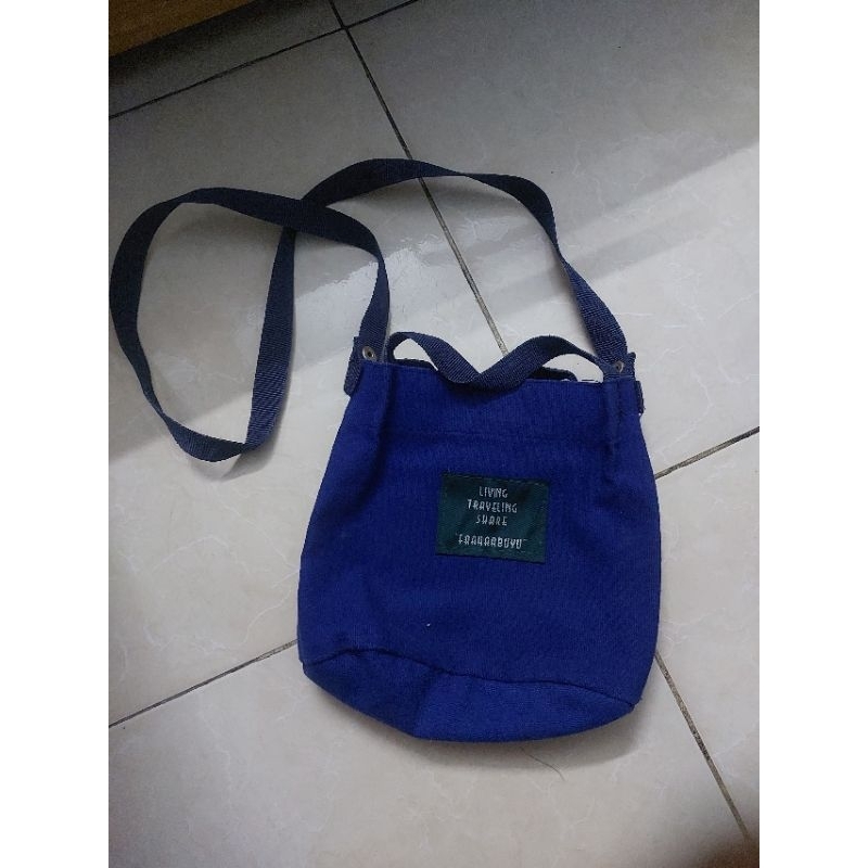 Pass túi đeo chéo