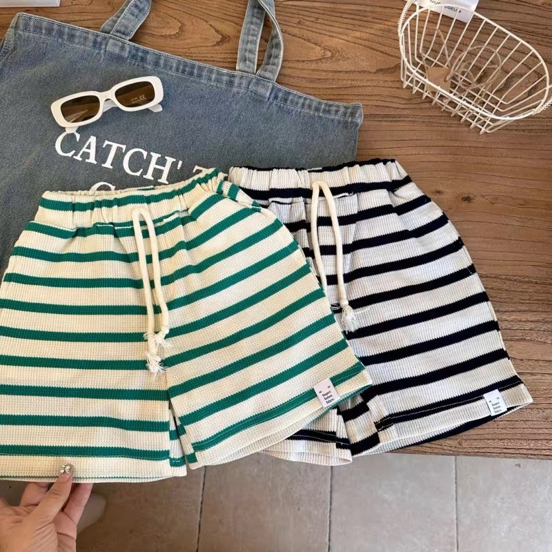 Quần short lửng kẻ sọc ngang