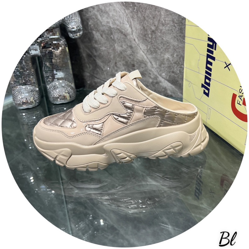 Sục thể thao độn đế trần trám