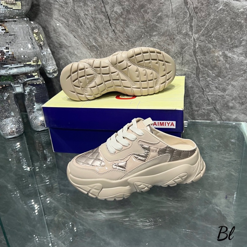 Sục thể thao độn đế trần trám