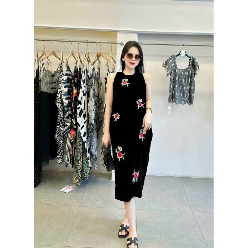 Váy Nhung Sát Nách Thêu Hoa Nhí Tràn Viền Mã AS05
