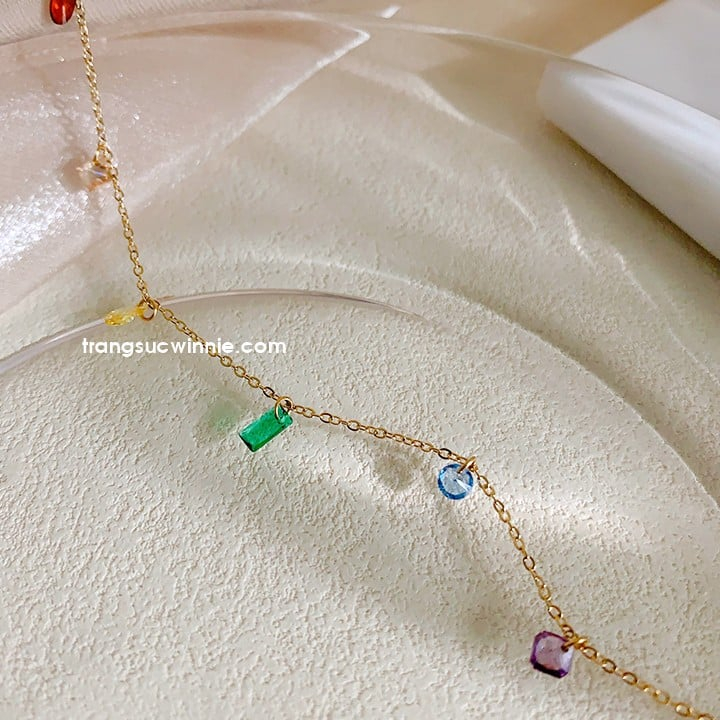 Lắc chân nữ titan Rainbow