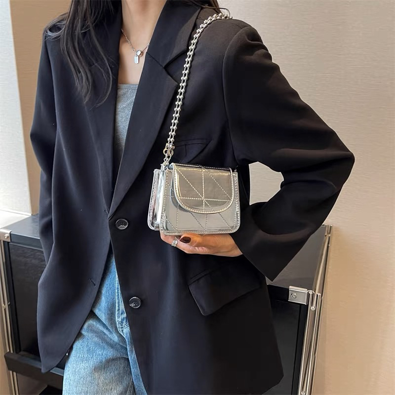 Túi đeo chéo mini họa tiết da bóng Butterfly