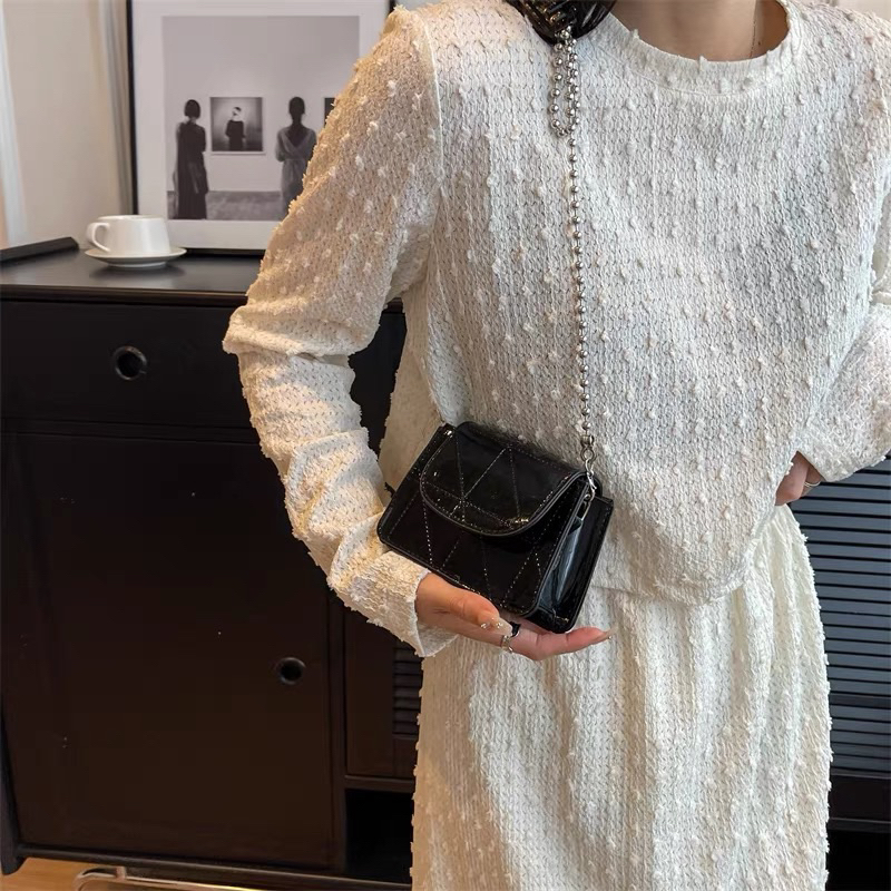 Túi đeo chéo mini họa tiết da bóng Butterfly