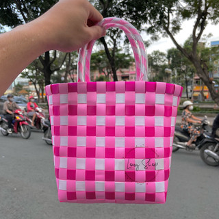 Giỏ nhựa đan tay màu xinh caro trắng hồng - Size nhỏ vừa - Túi xách đan thủ công - Làn nhựa - Mã 06