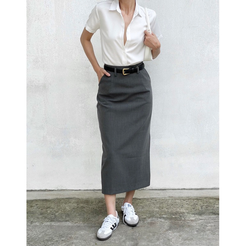 Váy midi lưng cao xẻ hông THEKAT.SHOP thiết kế trẻ trung pen trước ôm eo, xẻ cao 35cm thoải mái di chuyển, không nhăn