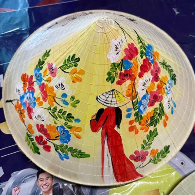 Nón vẽ hoạ tiết đen trắng